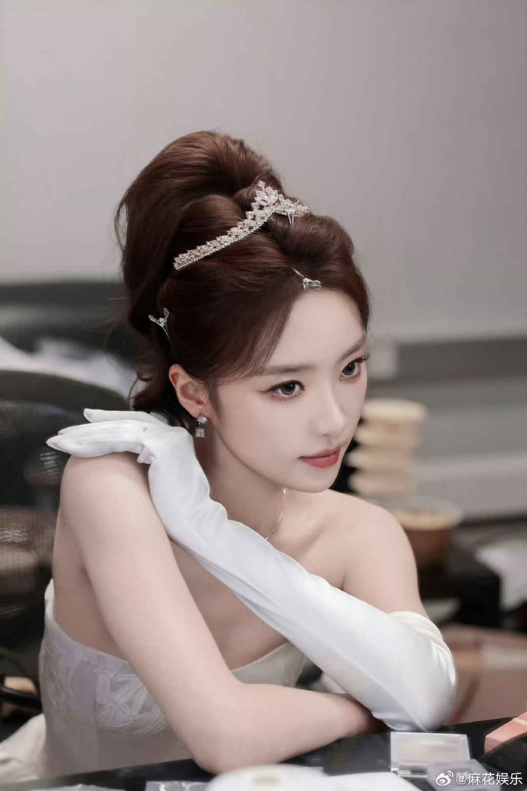 #娱乐[超话]##孟子义张月公主造型#
孟子义张月解锁公主造型，一个如同童话书中走出来的梦幻公主，温柔动人。一个身披荣光的骑士公主，潇洒大气。两种人设完美碰撞，同框画面十分出彩。妆造设计很有新意，没有千篇一律，辨识度超高。 ​