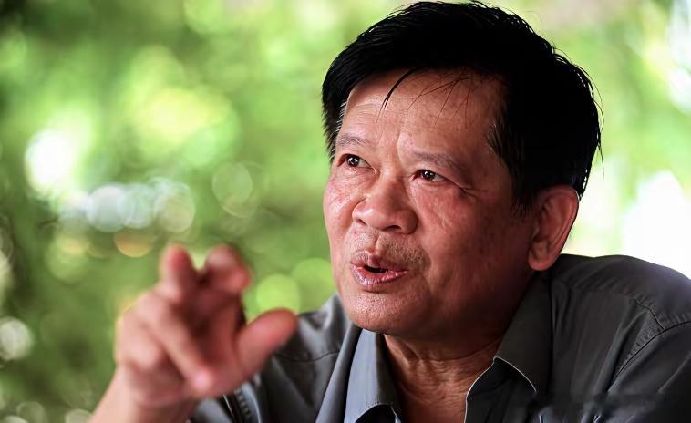 越南前领导人黎笋的长子黎坚成曾在采访中称，当年越南之所以对中国采取强硬行动，是因为越南高层认为自己已经凑齐了三张足以取胜的底牌。可谁也没有想到，这些看似牢靠的条件，最终却把越南推入了一场代价沉重的军事豪赌。

​黎坚成分别在2014年、2017年两次接受越南本土媒体专访，首次公开了大量高层 ​