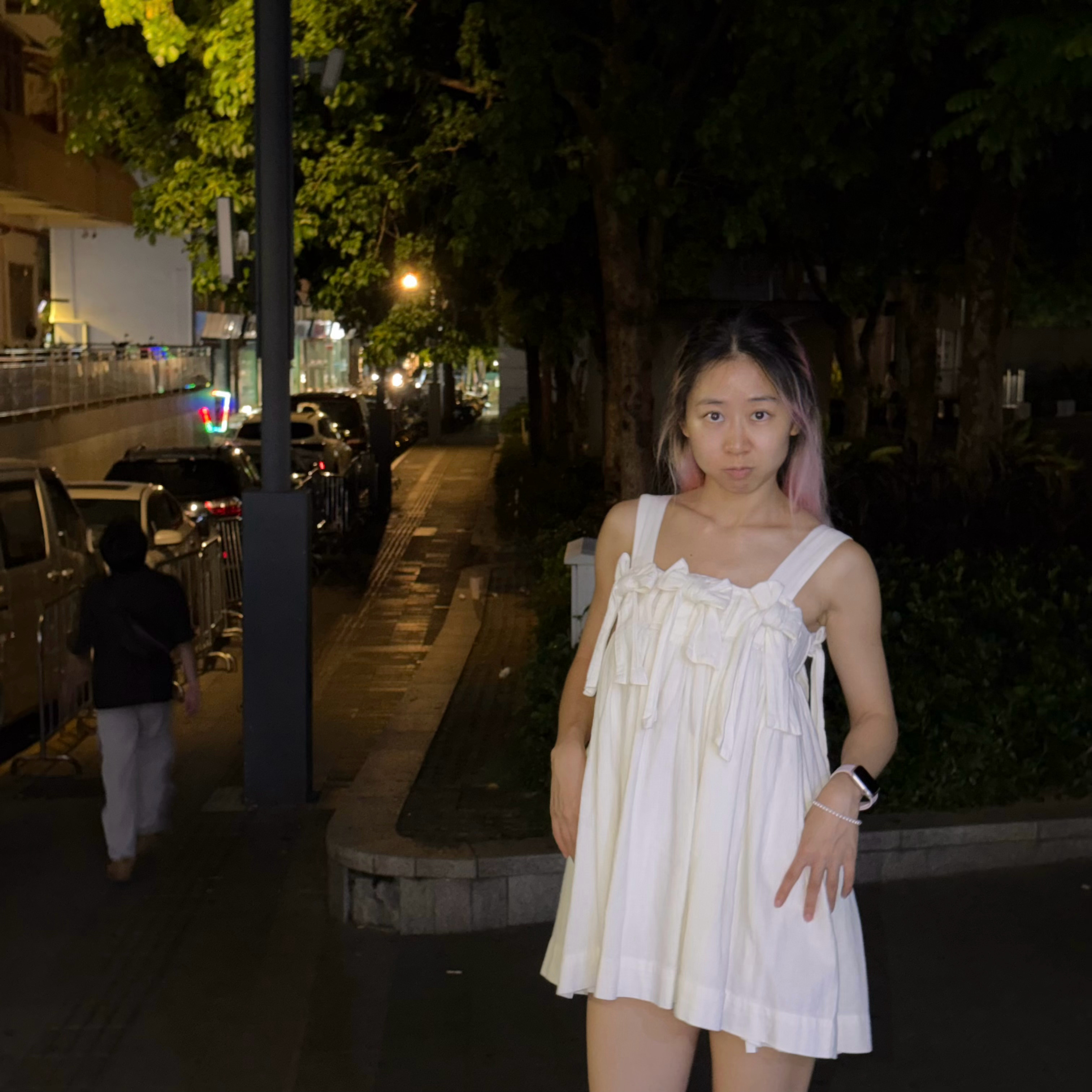 图1-3: 文记虾一跳🦐🦀 
绝味干爆系列（不如江味龙虾馆）
图4-6: 妹妹送的手机壳！好耶！美人鱼又回归了！🧜‍♀️ 
给玩具总动员放进去，假装也是迪士尼[二哈]
📝一些排序：
聚味瞿记>>江味龙虾馆>肥肥虾庄=靓靓蒸虾=文记虾一跳（肥肥和靓靓的味道忘记了，印象不深的话应该和文记差不多[揣手] ​