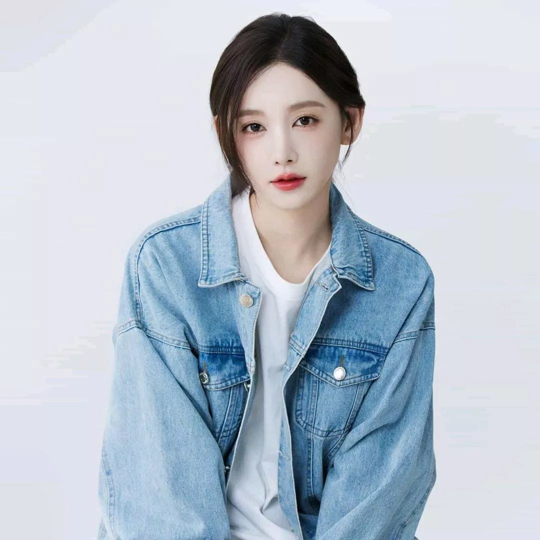 清新牛仔少女，元气满满的一天！