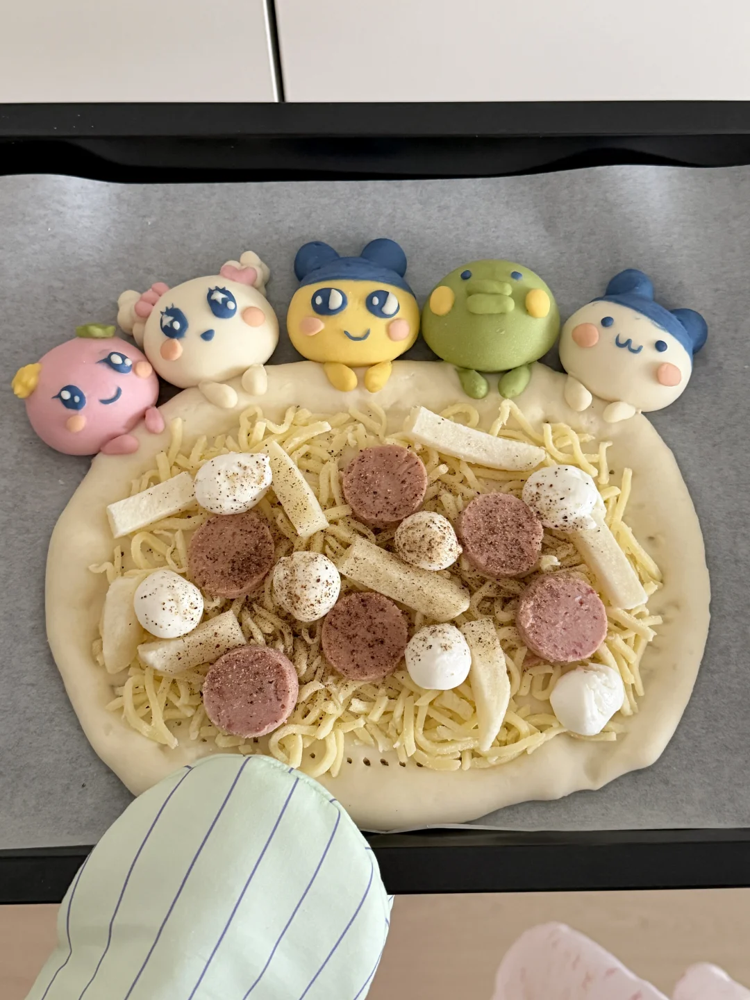 烤了一盘拓麻歌子披萨🍕～