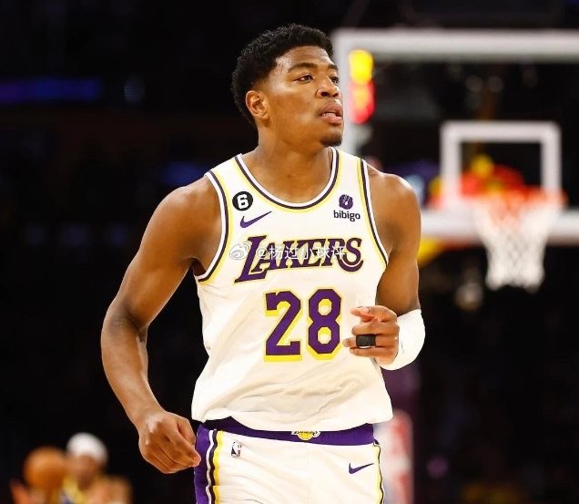 #nba##篮球推荐# 
目前效力于洛杉矶快艇的日本混血球星八村垒，已在NBA打滚多年，他近日接受访问时透露，虽然自己过去对NBA有憧憬，但现在进到联盟后，却不喜欢和NBA球员外出，非常享受一个人的独处时光，不过他话锋一转，表示有一个人例外，只要詹姆斯（LeBron James）约他，他就会赴约。 ​