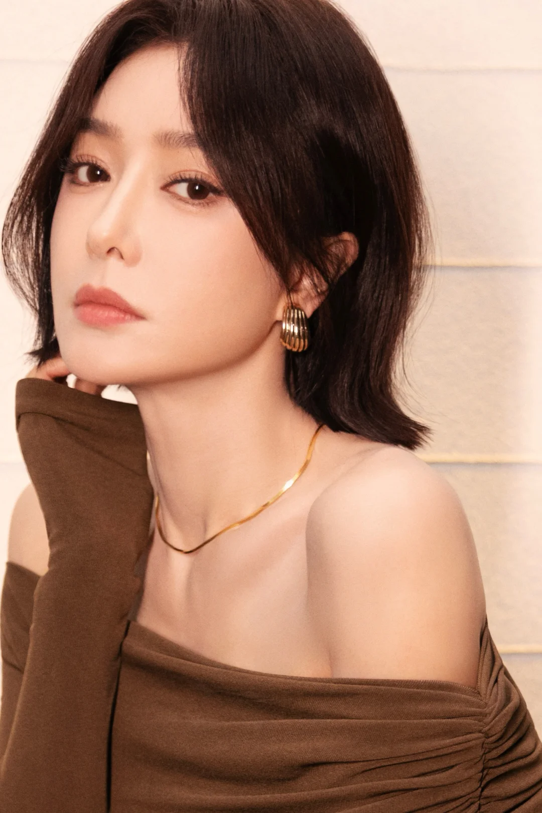 给秦岚化的优雅系妆容