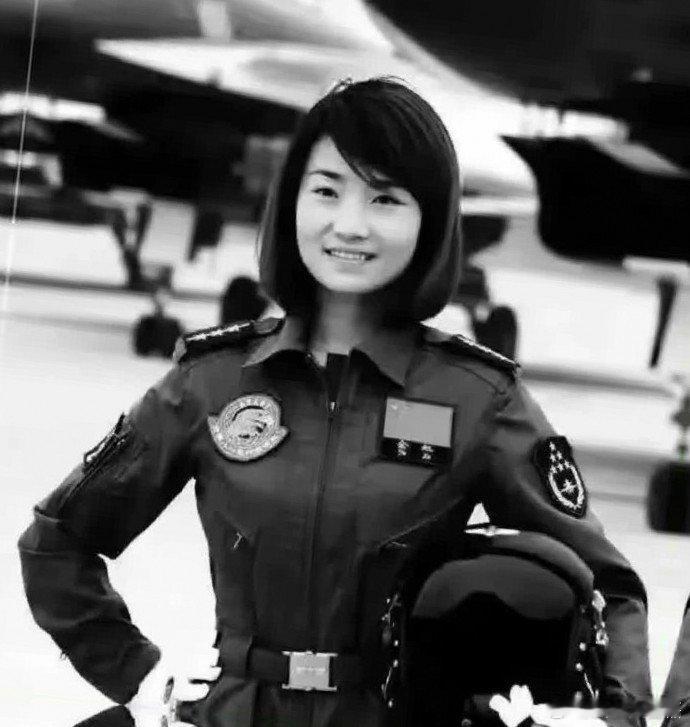 金孔雀余旭英魂永存，空军歼-10女飞行员年仅30岁牺牲。你的名字将永远镌刻在英雄记忆里，祖国铭记您的奉献，余旭，致敬英雄！ ​