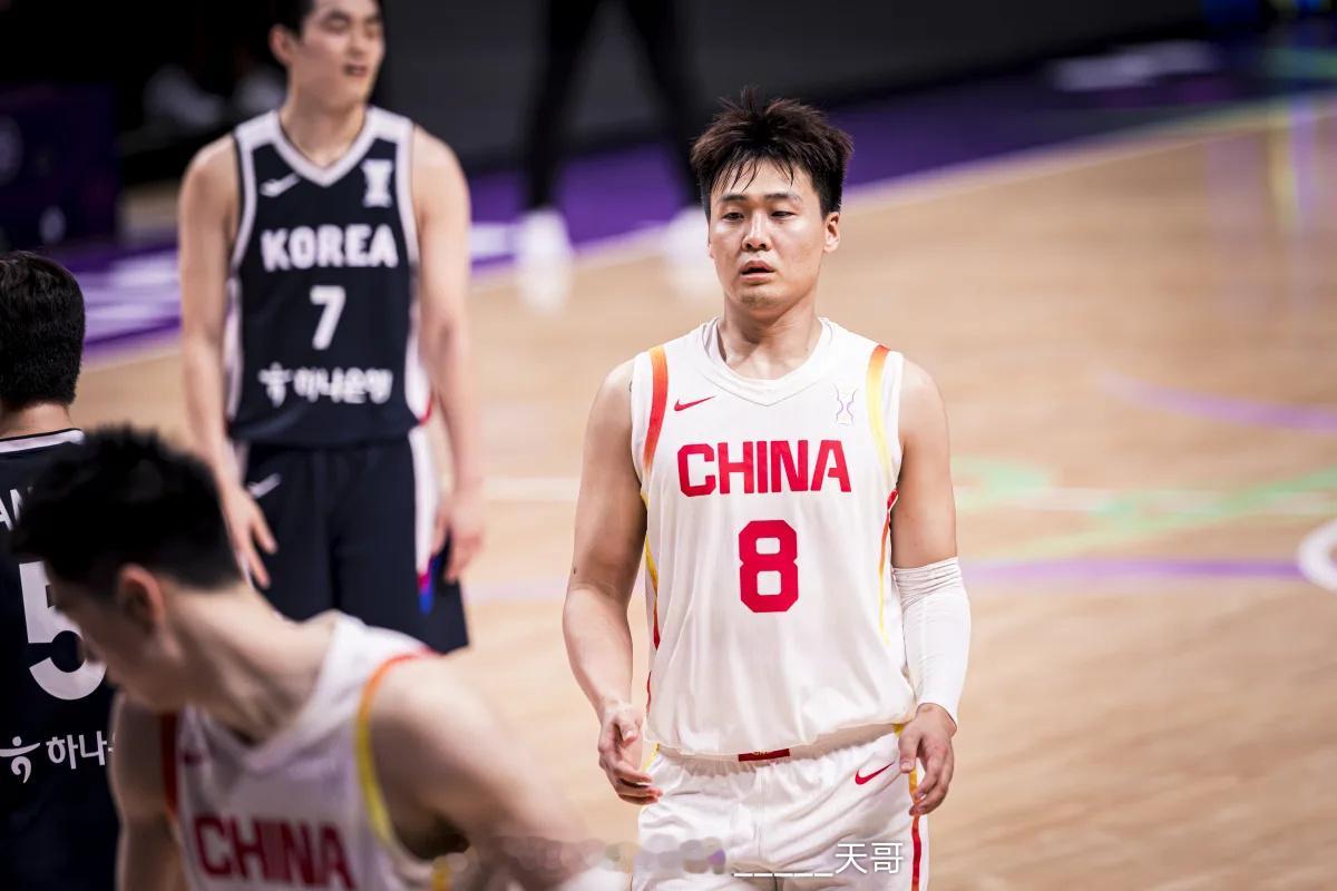 曾凡博已经重回中国男篮集训队，杨瀚森马上也要归队。压力给到了赵睿  说...