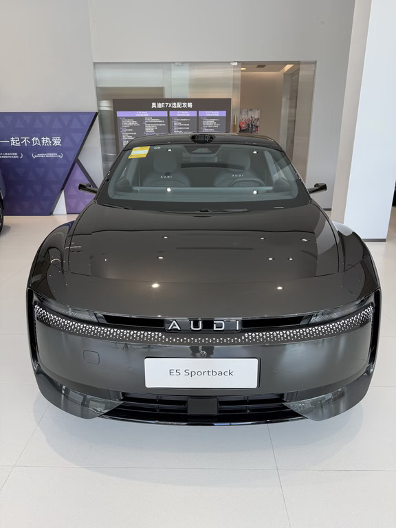 这个低趴的奥迪E5😍上路辨识度太高了