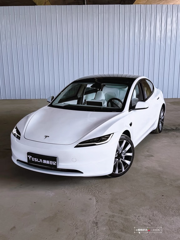 特斯拉Model Y，白色还是黑色？