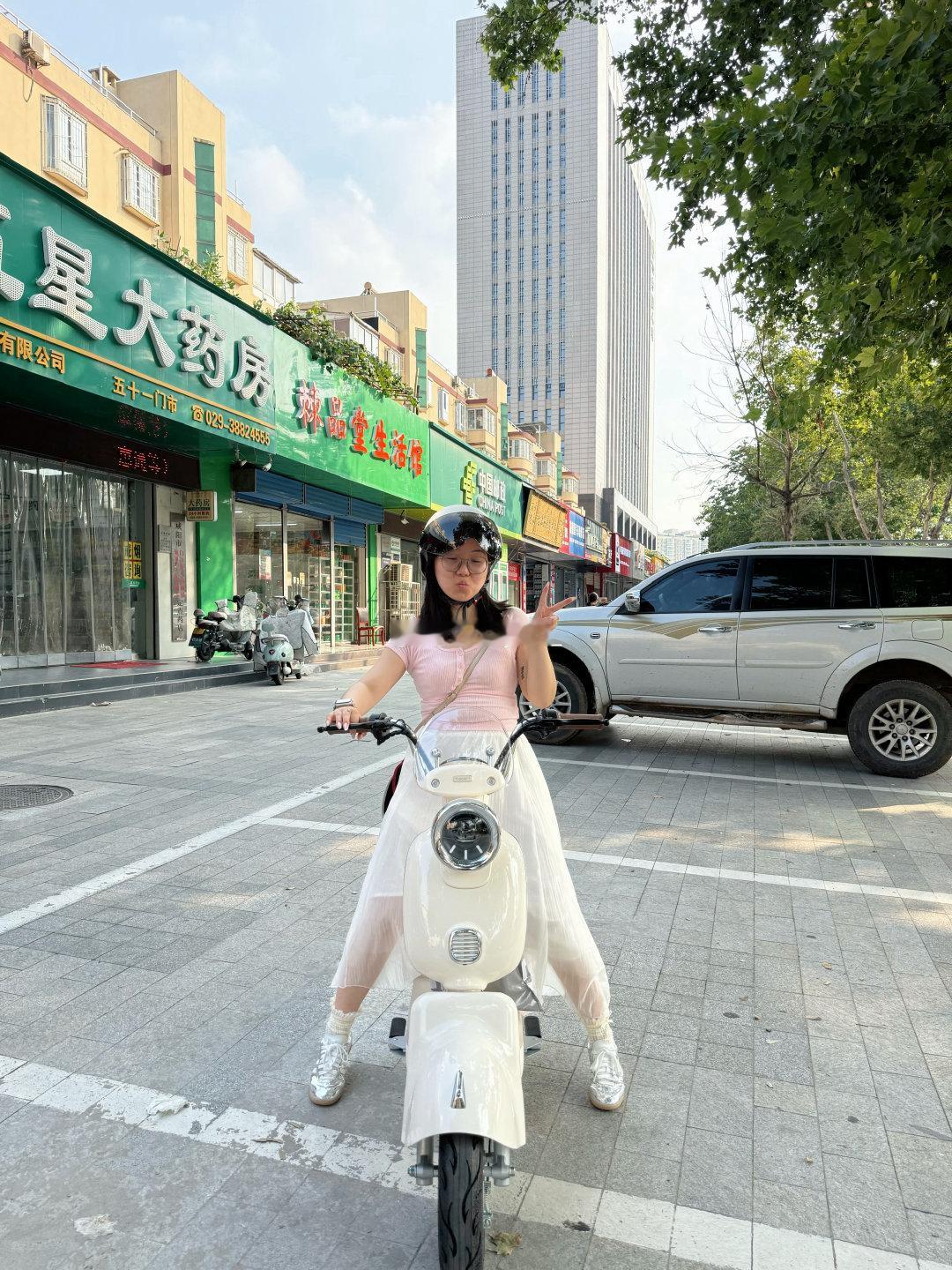 雨水打湿小雅迪
发誓要开大奥迪[二哈][二哈] ​