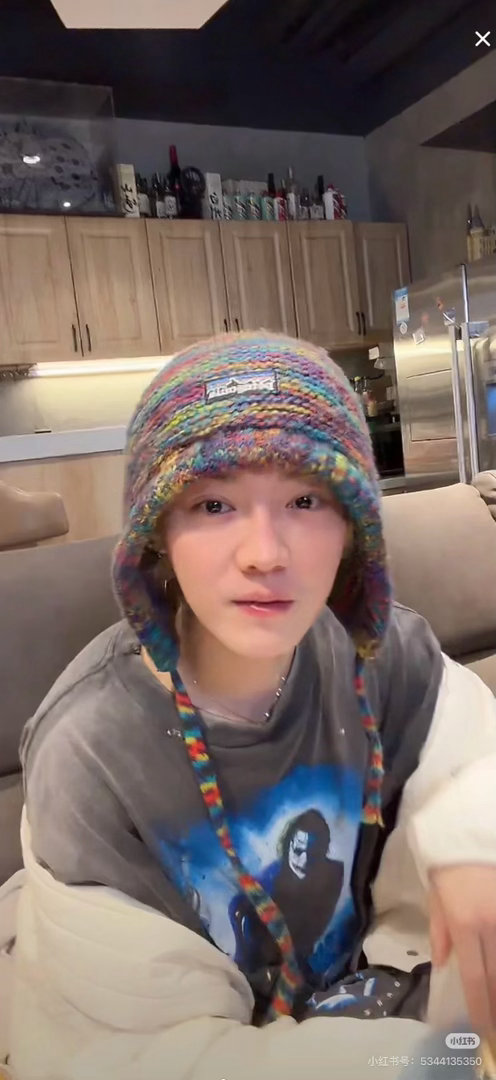 #陈赫直播怼鹿晗#素颜出镜的鹿晗状态松弛自然，放下偶像架子，沉浸式参与好友直播，贡献出超多让人难忘的趣味瞬间。 ​