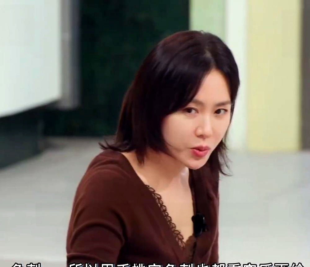 玄彬珍藏的万元高档蜂蜜，被老婆一声不吭顺走，男神连个不字都没敢说。

孙艺珍上节目直接把自家冰箱底朝天翻给镜头看。主持人问拿走玄彬心头好怕不怕他翻脸，她笑得眼睛眯成缝。自从有了儿子，这位顶级男神在家的地位直线俯冲。

现在玄彬不仅得跟着儿子嚼没滋没味的清淡餐，还得端起碗打扫儿子吃剩的饭菜。白天连轴转