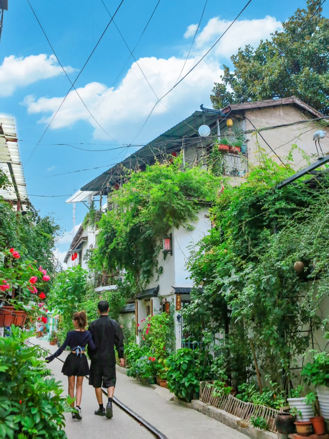 真的是武汉‼️梦回“鼓浪屿”🚂浪漫铁轨花街🌷
