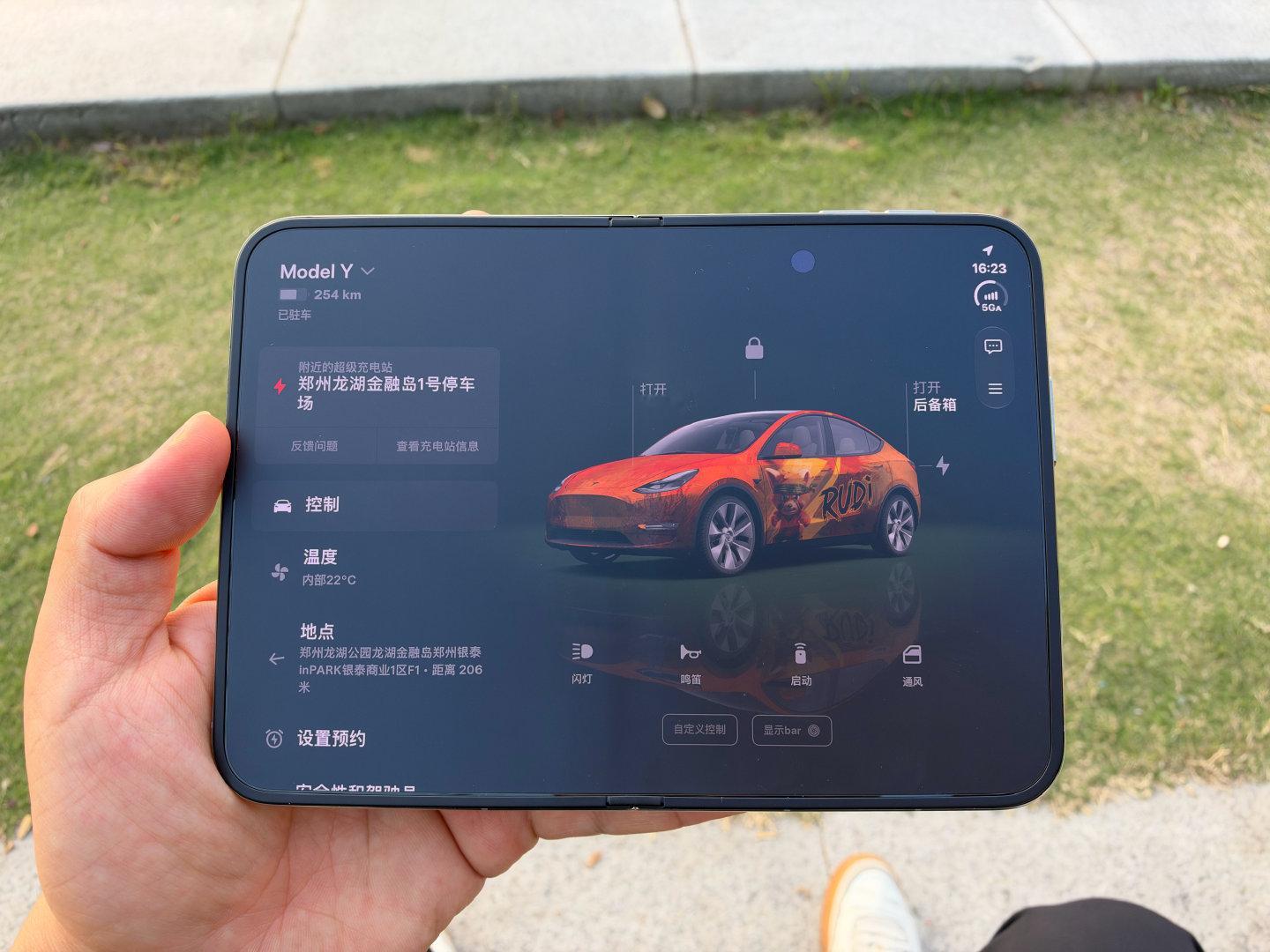 iPhone Duo

Tesla App适配真好～ ​