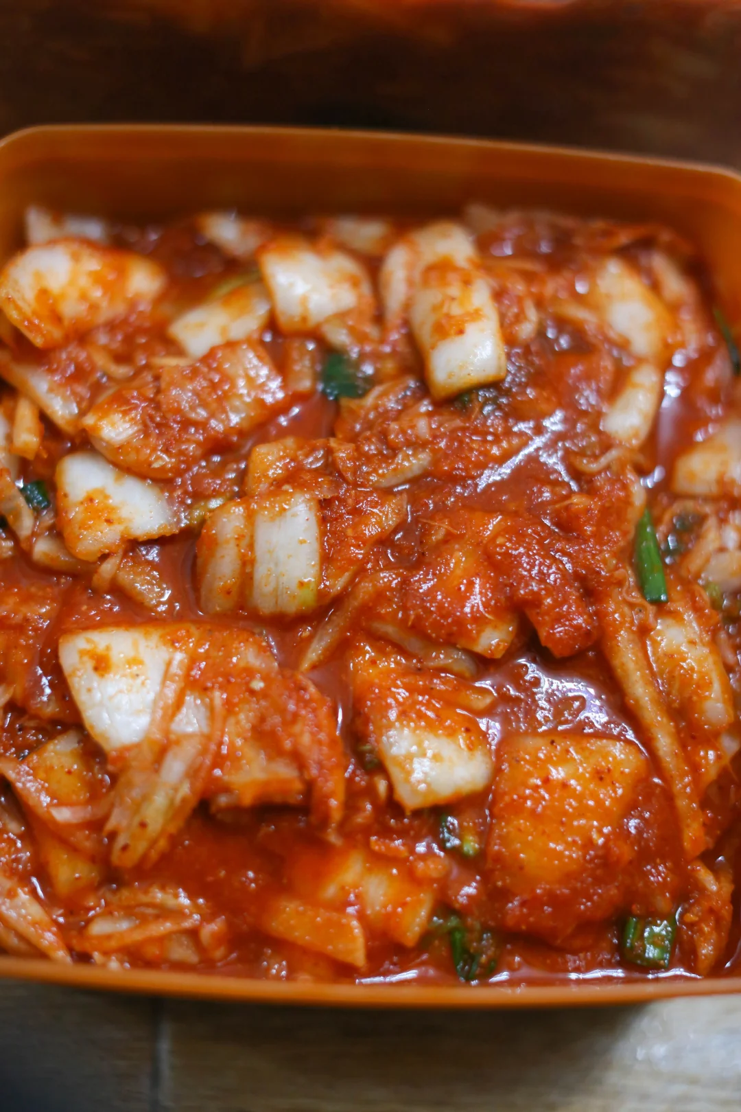 自制过冬辣白菜，红得透亮，操作简单不发苦