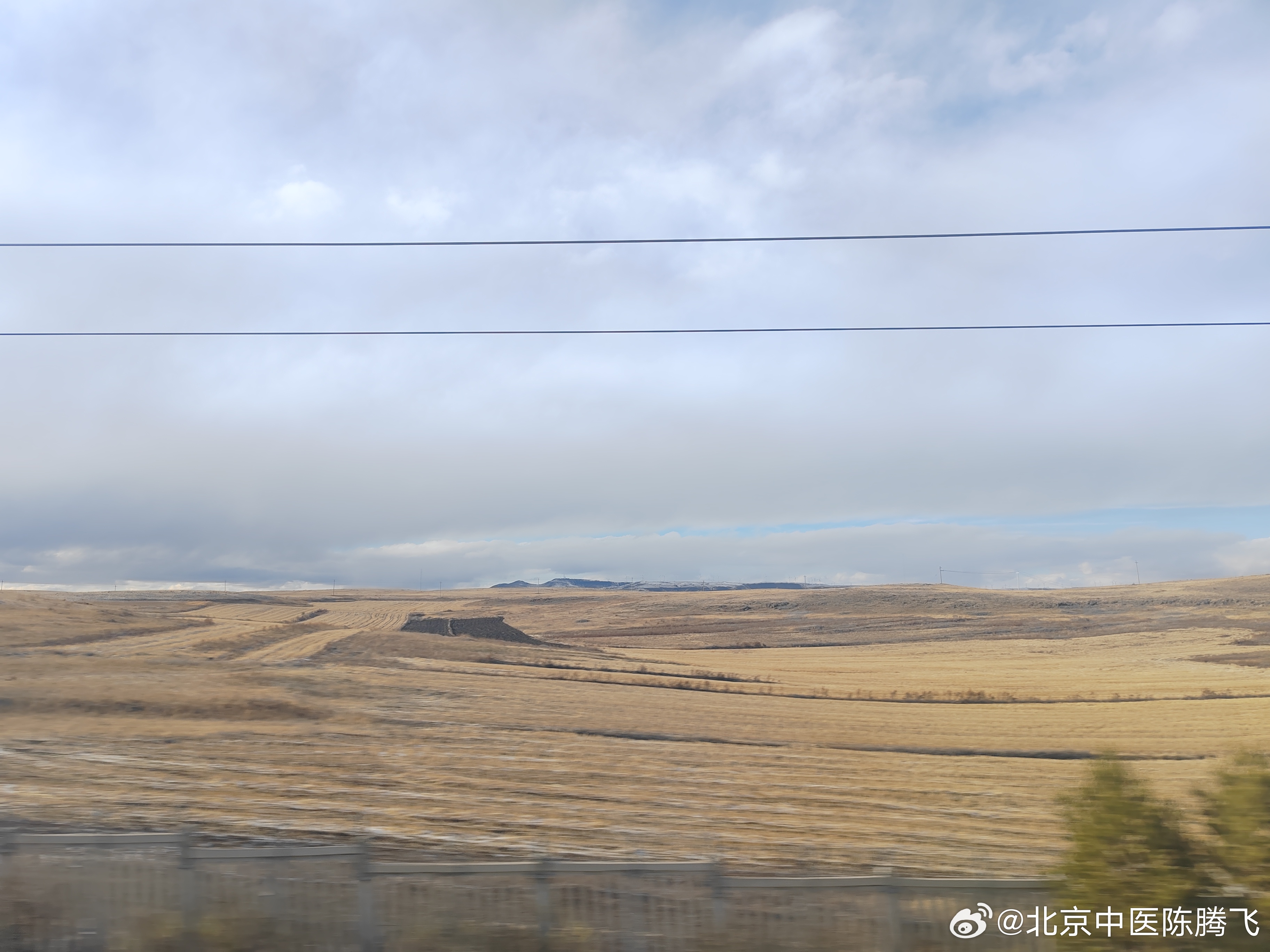 读书[超话]《长城长》读完，这次从清河高铁，经张家口（大境门长城）→呼和浩特（敕勒川）→包头→巴彦淖尔，基本走在长城一线。 ​​​