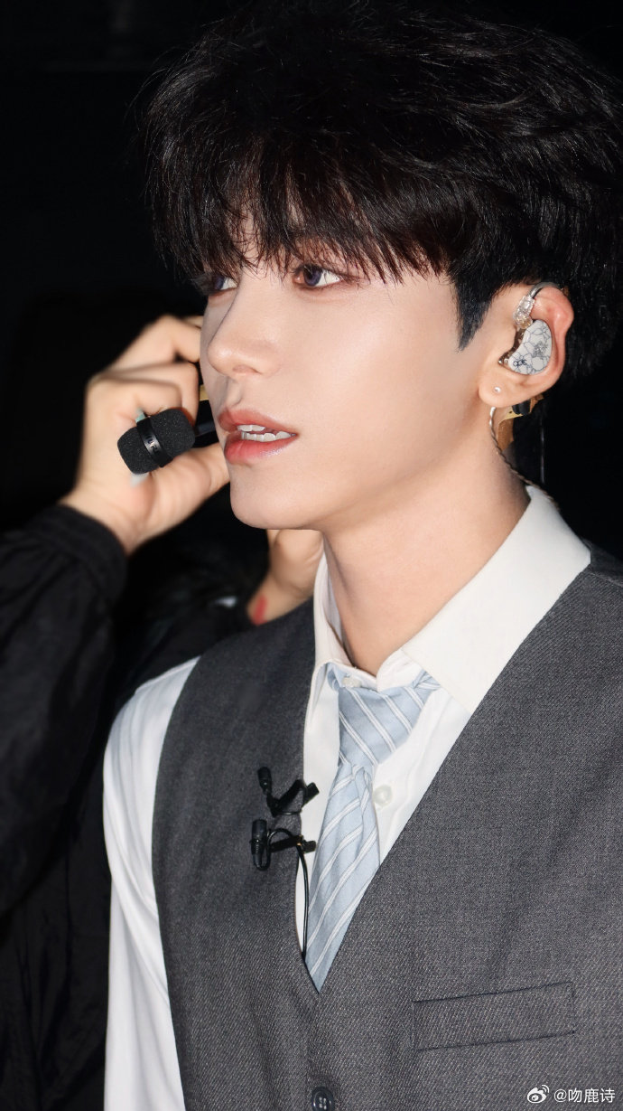 #邵子恒现场求证踢馆哥哥##邵子恒喊话披哥节目组#邵子恒也太可爱了，在线求证踢馆哥哥，还让节目组同步消息。 ​