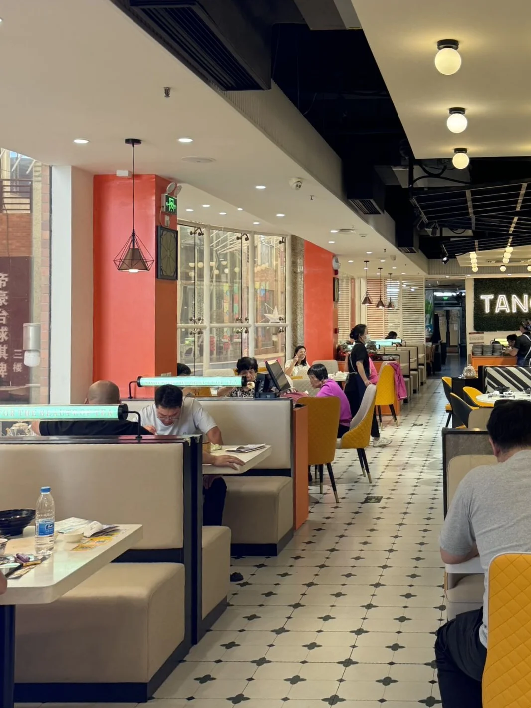 去江高饮个茶，爱惨了！ 正文： 今天中午来江高吃午饭啦～～ 哇哦 👏...