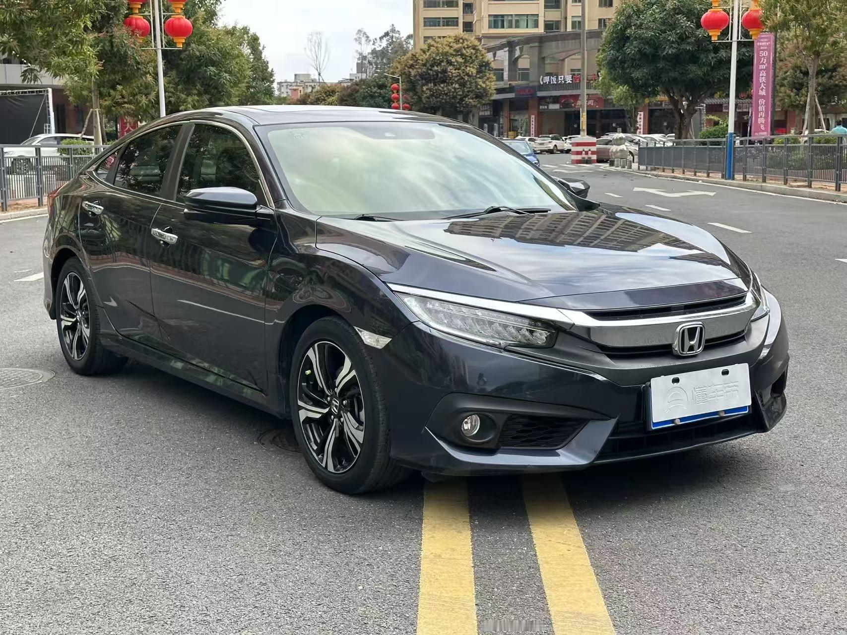 想要一台兼顾家用还有一点驾驶乐趣的二手紧凑轿车，思域热度一直很高。二手市场车源充足，保值率很强，很多年轻用户会看这台车，既能日常上下班代步，偶尔超车也有不错的动力，但是选购坑点也不少。
各年款合理成交价格：2016到2018款十代思域，1.5T自动挡，里程6万到10万公里，正常无事故车况，成交价6万