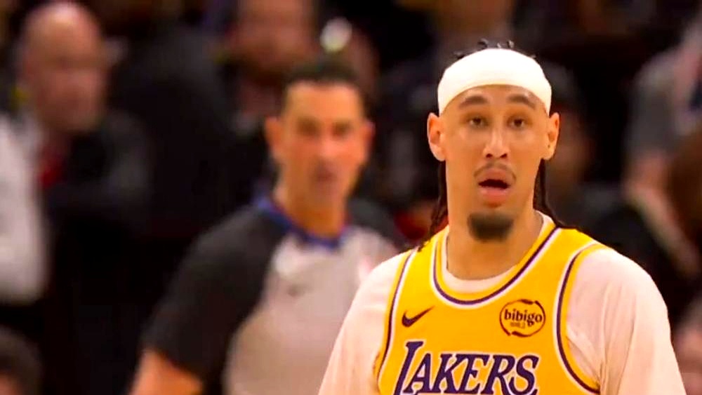 领先6分还握着球，怎么就把胜利拱手让人了？    火箭队输得真窝囊，0...