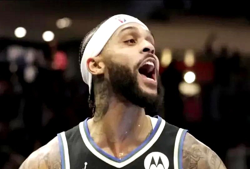 场均8分还能拿6400万？NBA终于动手，全面彻查“阴阳合同”了。

快船刚被罚掉3000万美金加5个首轮签，雄鹿后卫特伦特又撞上了枪口。前脚拿底薪帮球队腾薪资空间，后脚交出场均8.1分的惨淡数据，雄鹿却反手送上一份4年6400万美元的肥约。

联盟独立调查组直接进驻，死磕是否存在私下利益承诺。球迷