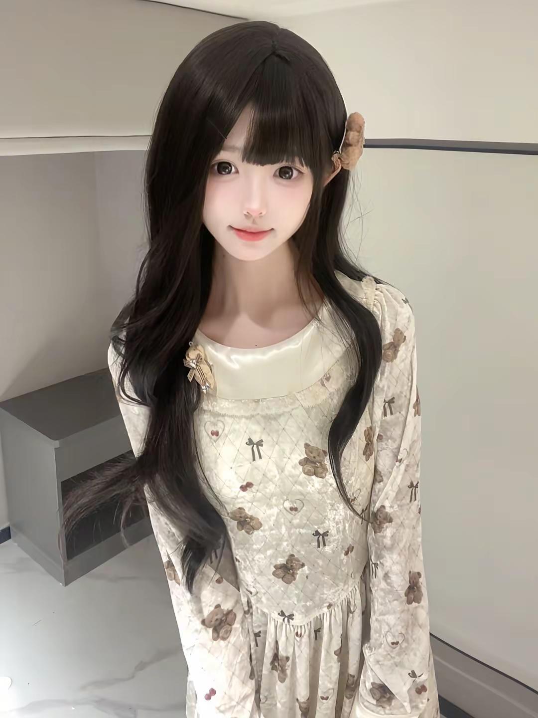 <p>甜美女孩 <!--{img:0}--><!--{img:1}--...