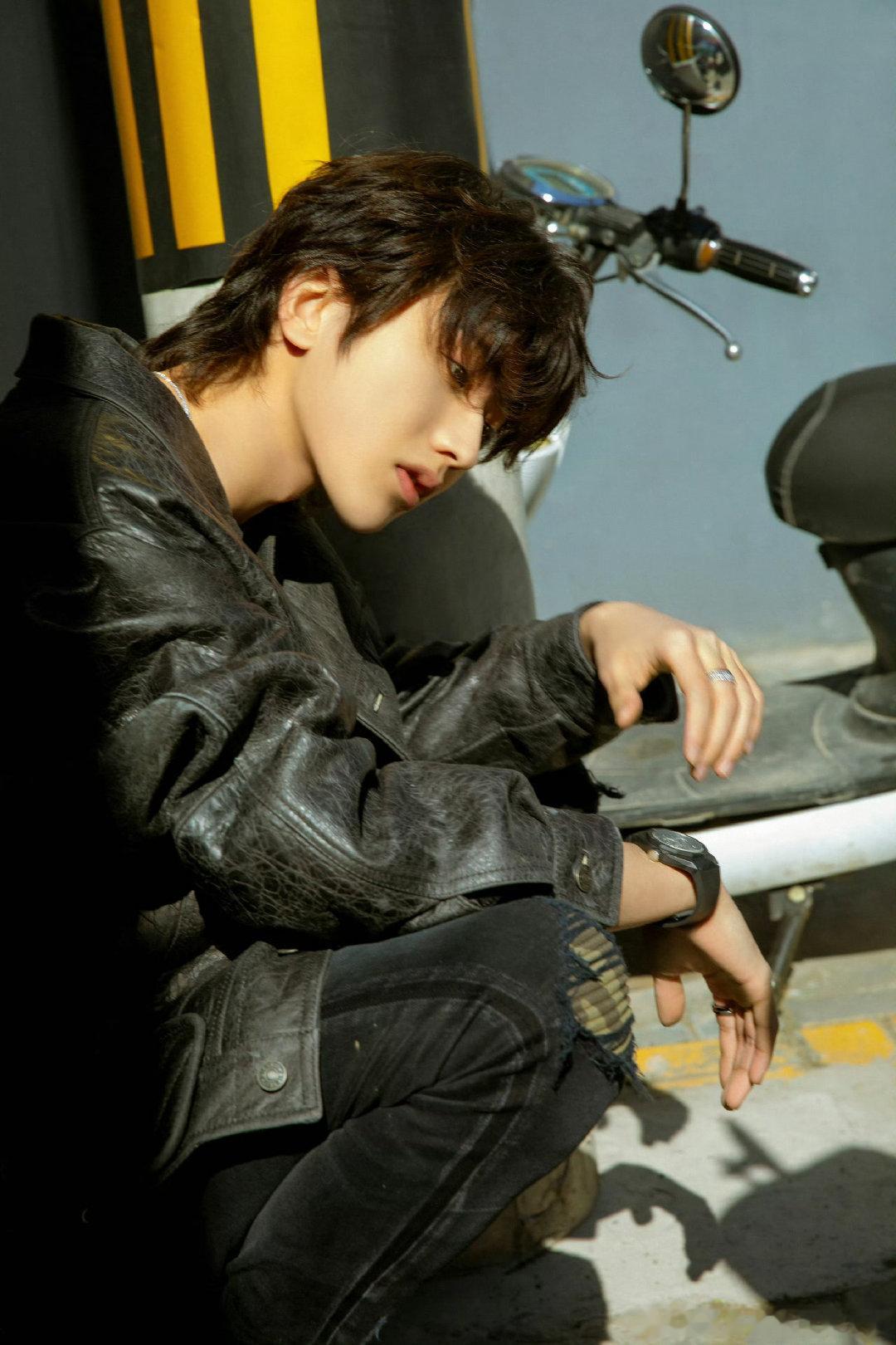 #蔡徐坤[超话]#cxk #fantasticman蔡徐坤金九封面#
 唉 我一颗真心都给你了呀
​