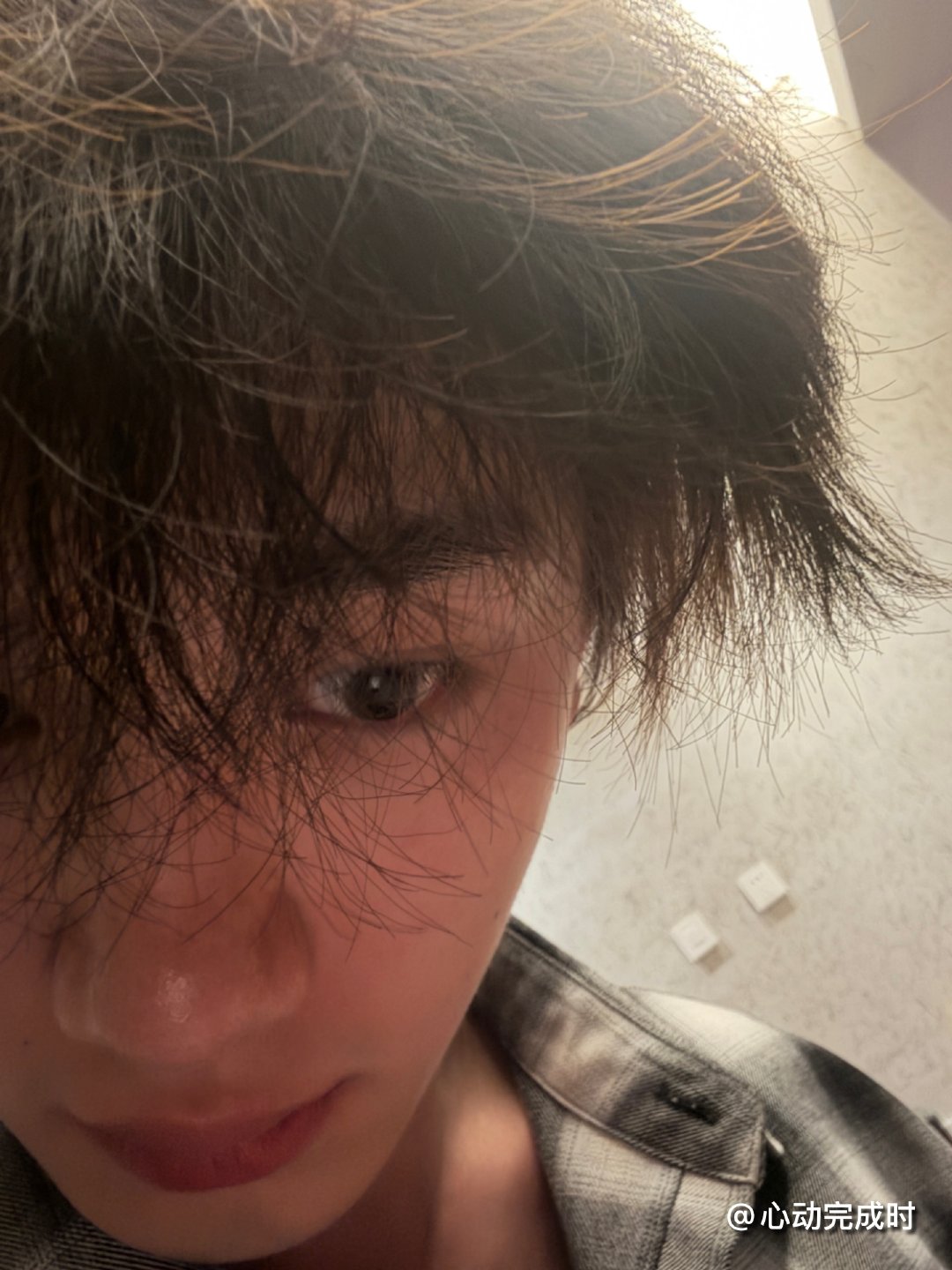 发布这样头发凌乱露出锁骨的睡衣自拍在高会
丁程鑫是好男孩吗 ​