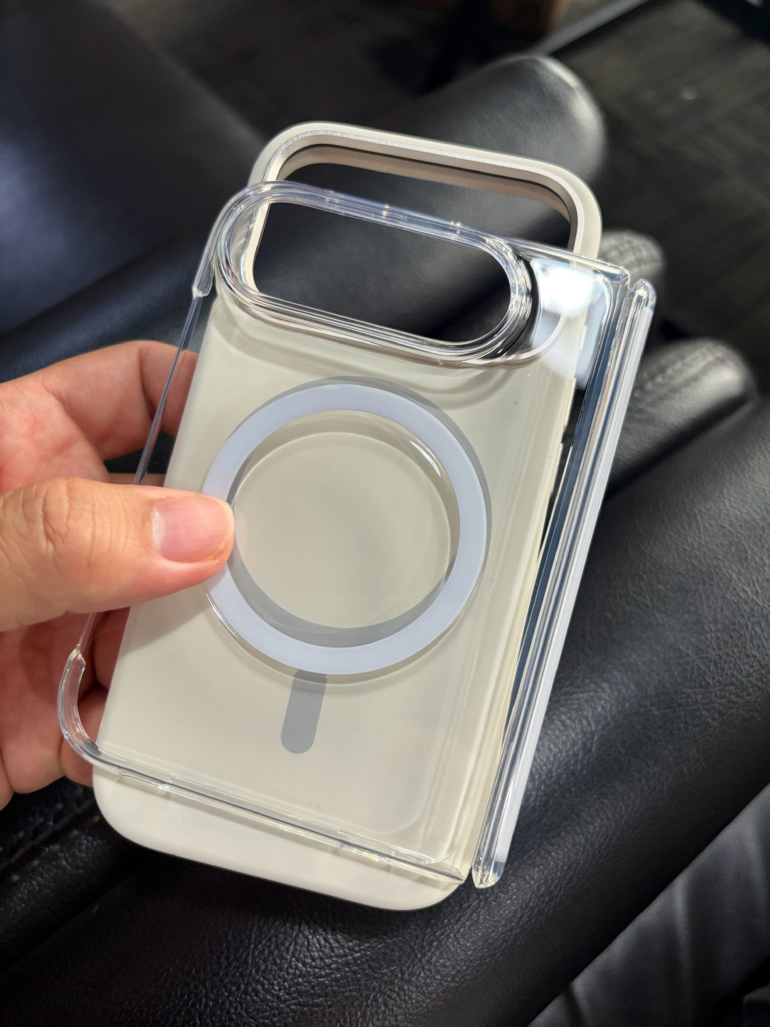 Apple折叠屏镜头这样设计，我感觉首要任务就是服务MagSafe生态[允悲] ​