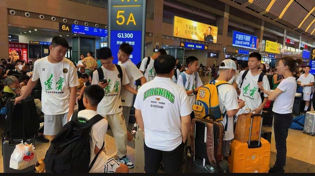 今日辽篮新闻汇总如下:
1. 夏联: 季前赛宜宾高县赛区，辽宁对手上海、福建、四川。
2. 夏联: 辽篮 75 - 67 不敌北京首钢。
3. 梅奥带领辽宁U14，出征全国U系列联赛。
今日CBA新闻汇总如下:
1. CBA季前赛10.9‑11开赛，五大赛区单循环。
2. 亚运会男篮12人名单公布，贺希宁、程帅澎落选。
3. 胡明轩作为 ​
