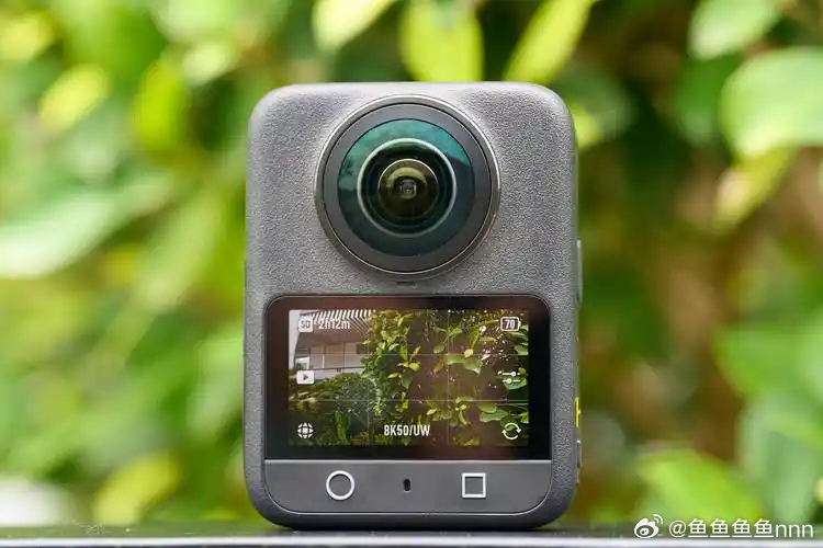 产业热点观察｜影像新品、PC硬件变局、游戏服务赛道创业纪实
 
近期消费数码与硬件行业迎来多项重要更新，同时大众游戏服务赛道也诞生了真实的普通人创业逆袭案例。从大疆全新全景相机强势登顶销量榜单，到存储涨价引发PC行业架构调整，再到普通游戏创业者依托正规平台逆风翻盘，三大行业动态，让我们 ​