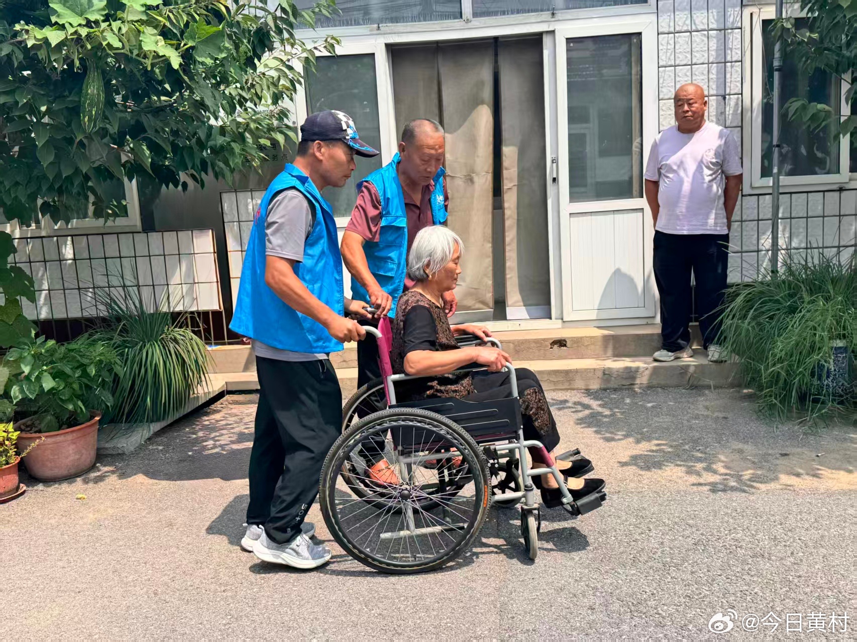 【筑牢汛期安全屏障！黄村镇开展沿堤两村人员转移避险演练】详情戳网页链接...
