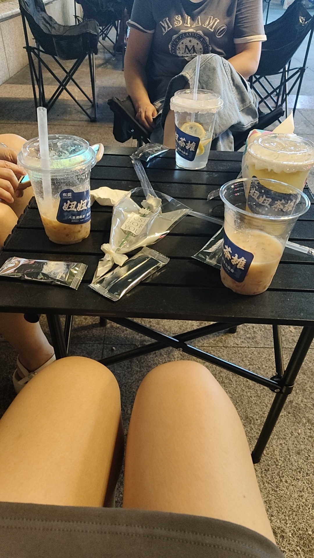 周末就是一帮朋友一起聊聊天，喝喝茶，真的很治愈[心]