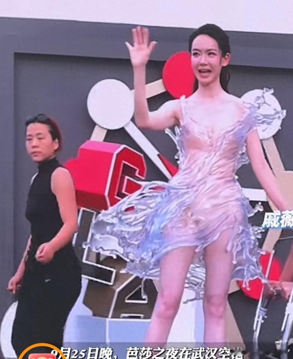 芭莎之夜这阵容太吸睛！白鹿李一桐戚薇悉数到场 ​