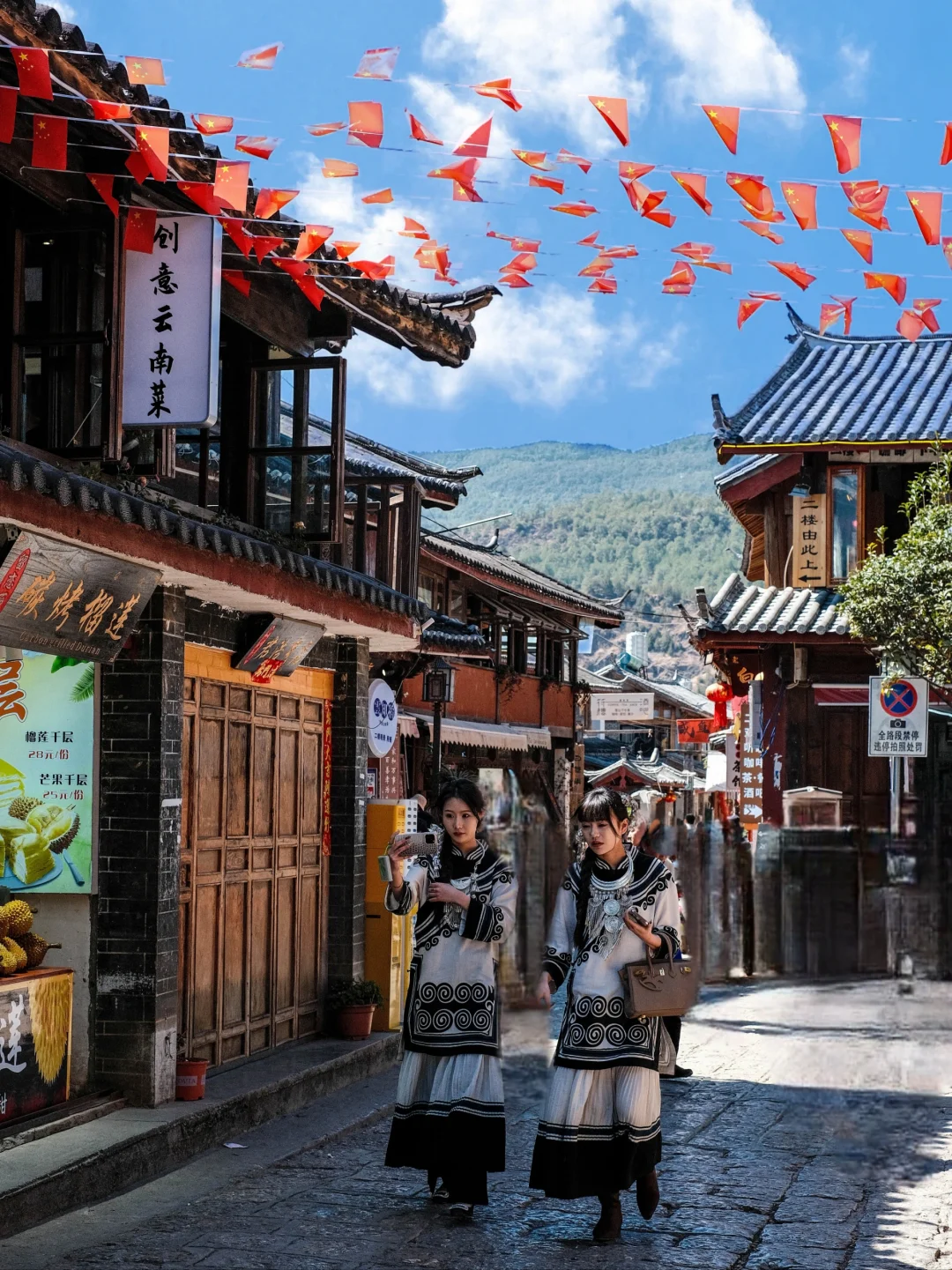 比起丽江古城！我更推荐这抬头见雪山的古镇