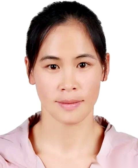 提起梁正兰，体育圈外没几个人认识。但就在9月4日，这个名字被重重地印在了第20届名古屋亚运会中国体育代表团的名单上。
谁能想到，十年前，这个即将代表中国出征的姑娘，手里握着的还是一把锄头。
2016年，云南文山州干河乡。大山把这里的路堵得死死的，家境贫寒的梁正兰面前只有一条路：练体育，拿下省运会金牌