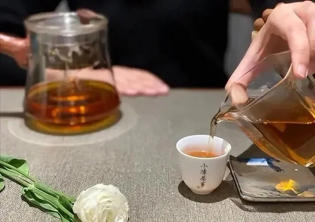 斟茶六大礼仪，一举一动体现修养！