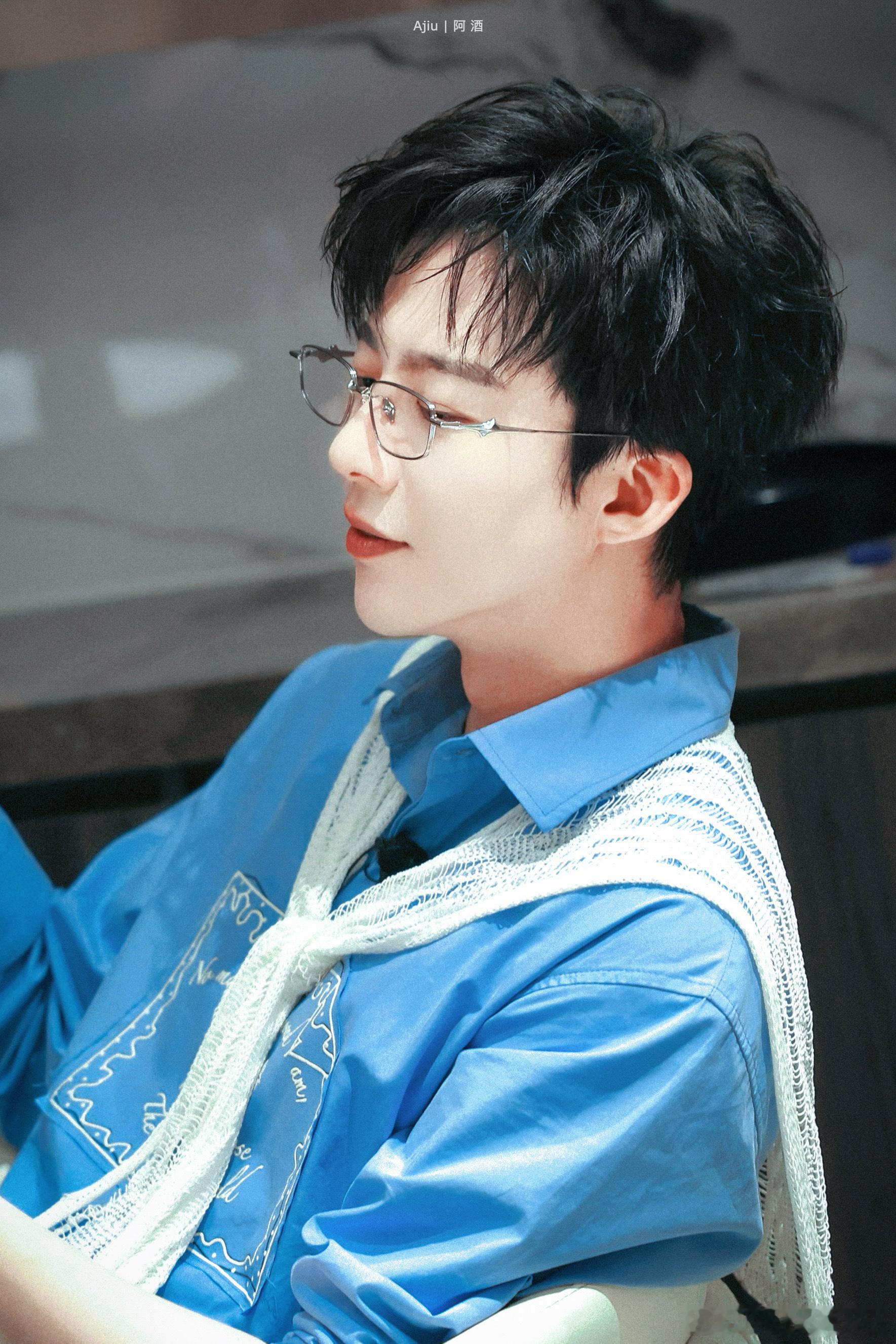 #刘宇宁高原# | #刘宇宁铁证# | #摩登兄弟[超话]# 
🔭𓈒✩ᕁ ⏳₊ ꙳📀⋆⸝⸝⸝๑
闭上眼相遇在梦里，睁开眼出现在我面前
⚓️◞·˻˳˯ₑ⛲️˖* ˚🏈✩ 𓏲∙

@摩登兄弟刘宇宁
📃𓂂 ✨ ᐝ 🍧🫧 ⋆꙳

刘宇宁南 ​