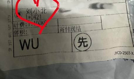 一到就喝了一瓶，所以拍照就只剩下一瓶了，蛮好喝的，蟹蟹泥萌吖