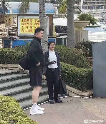 姚明一家人在三亚度假！16岁女儿姚沁蕾身190➕，撞脸吴京<br />...