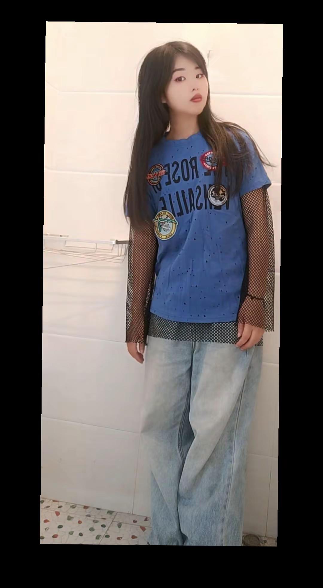 <p>甜美女孩 <!--{img:0}--><!--{img:1}--...