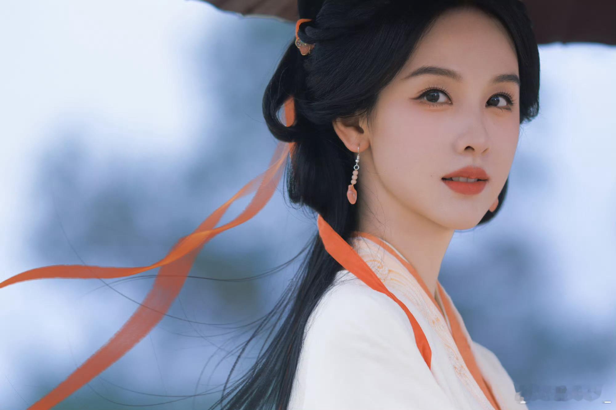 [心]#陈都灵# [心]#楚朝真的很有招# [心]
美萌的飘带楚朝[么么哒][兔子]
世界人山人海，但我一眼就能发现你[许愿星][许愿星][许愿星]
​