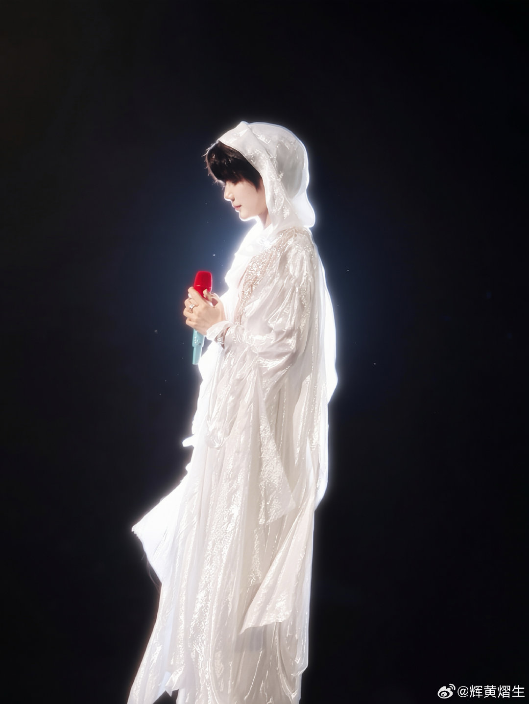 #云熠星河[超话]# 🌌#郝熠然愿满卅一 星福久依# 

我已经幸福到不知道该说什么了，事已至此，云熠久久吧～PS想买大疆的心到达了顶峰，但是我没有什么幸福要记录 ​