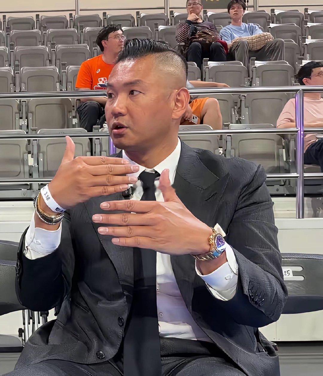 陈建州的手表真不错，是什么牌子的 ​
