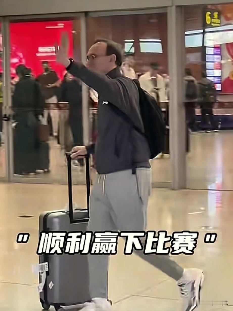 辽篮顺利返回沈阳，乌戈心情大好！  季后赛第一场顺利拿下，辽宁男篮目前...