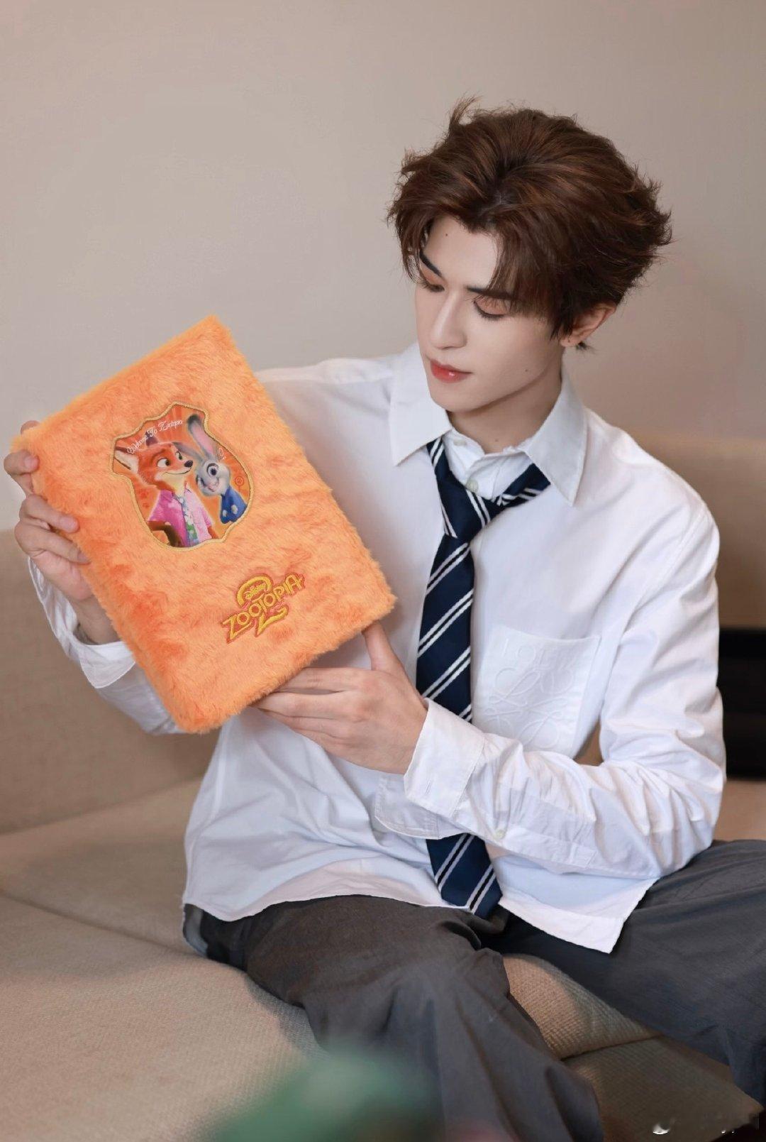 #尹浩宇[超话]##今天尹浩宇是什么派# 
喜欢海 喜欢日出日落 也喜欢你[许愿星][许愿星] ​
[心][心] ​
