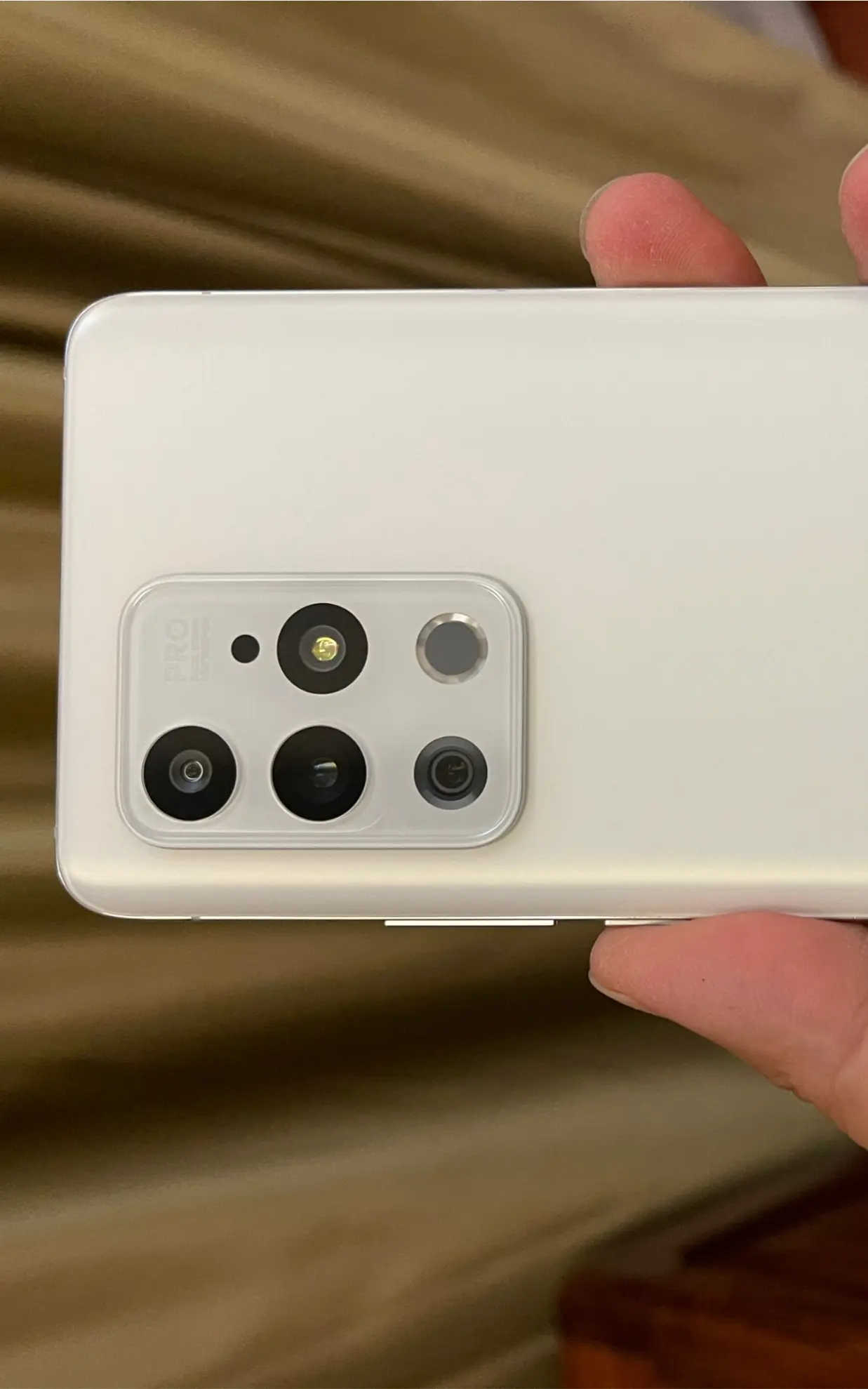 iPhone18 Pro开售直接秒空！万元新机抢疯了，真相太现实苹果18抢购潮 苹果18颜色 苹果18e 苹果18宣传片 国行16pro 
 
你敢相信吗？
起步价近万元的iPhone18 Pro，开售场面直接火爆出圈！
9月12日晚上八点新机正式开启预售，全网货源短短一分钟全部