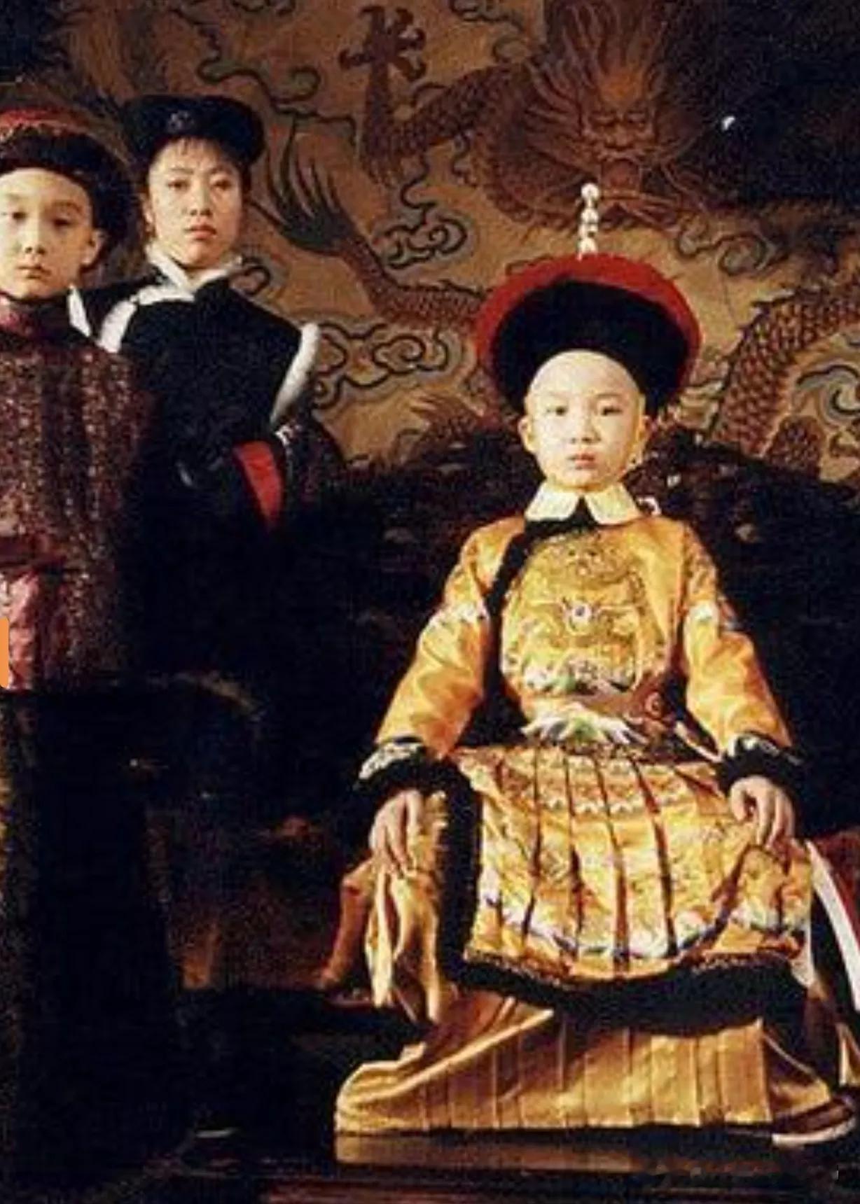 康熙皇帝：少年天子如何开创“康乾盛世”的起点

在中国历史上，清朝一直是一个极具争议的王朝。

有人认为它奠定了近代中国版图，也有人批评它后期闭关保守、错失工业革命机会。但无论如何，提到清朝，就绕不开一个名字——康熙。

他八岁登基，十四岁亲政，在位长达六十一年，是中国历史上在位时间最长的皇帝之