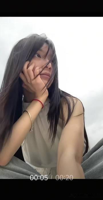看到李思潼要上红毯，第一反应是：这孩子终于要出来了。从《给阿嬷的情书》...