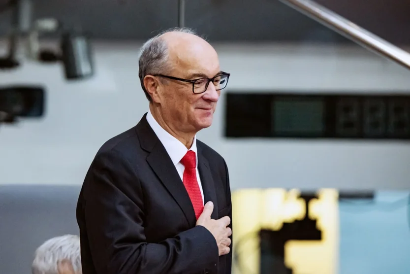 美国：与这个人绝交！