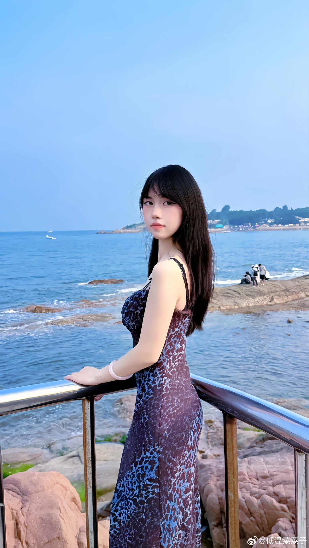 人总是痴迷于一些短暂又浪漫的瞬间  于是我驻足 ​​​ ​