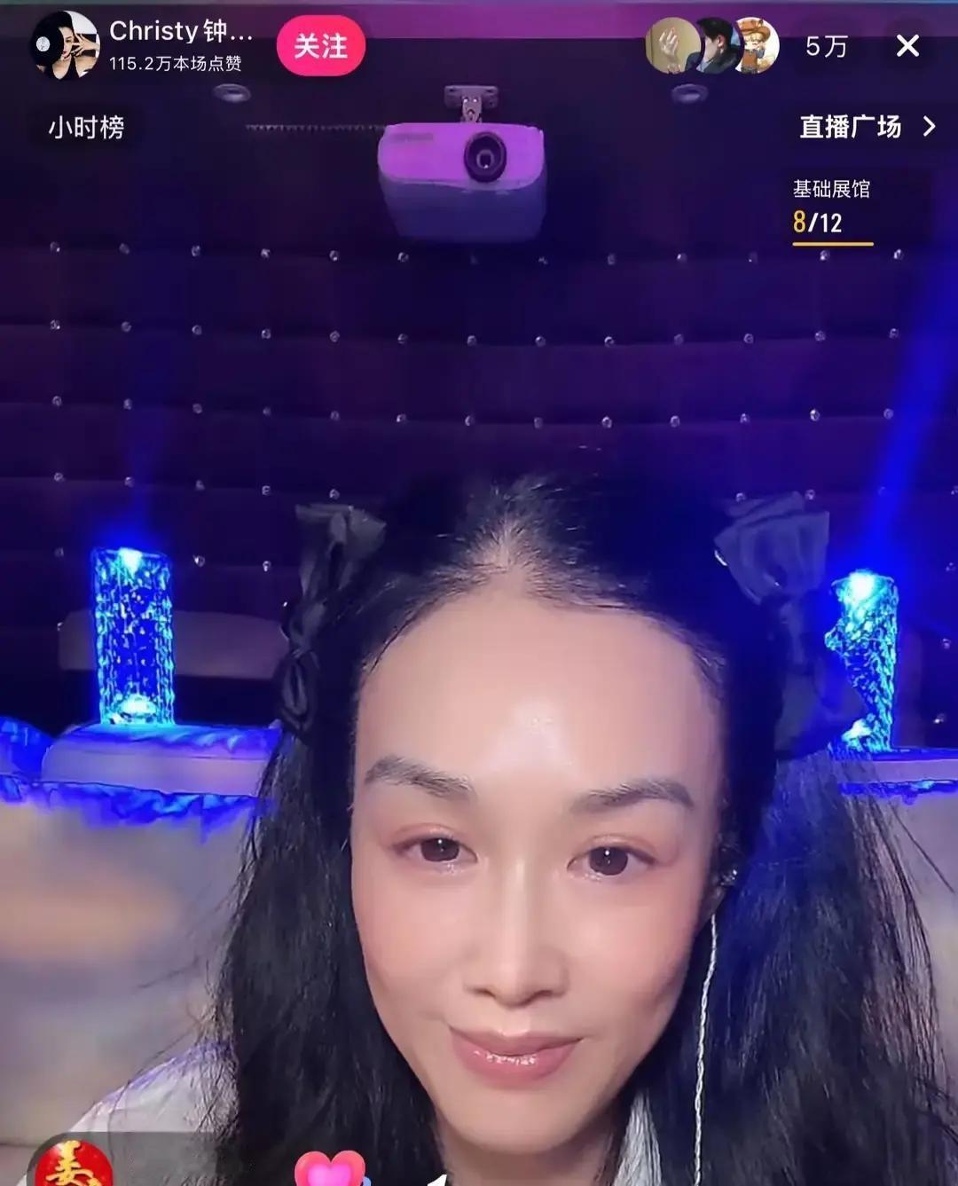 两口子搞直播，最怕的不是设备断网，而是身边人突然来个防不胜防的生理暴击

钟丽缇大半夜在直播间里轻声细语地做助眠，好不容易把观众们哄得昏昏欲睡

结果坐在一旁的老公张伦硕，冷不丁崩出一个响屁，那动静大得连麦克风都收得清清楚楚

原本温馨催眠的气氛，瞬间被这一个响声给震得稀碎

钟丽缇当时整个人都愣住